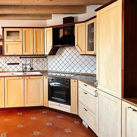 Velky Rodinny S Terasou Na Namesti V Treboni Apartment Trebon