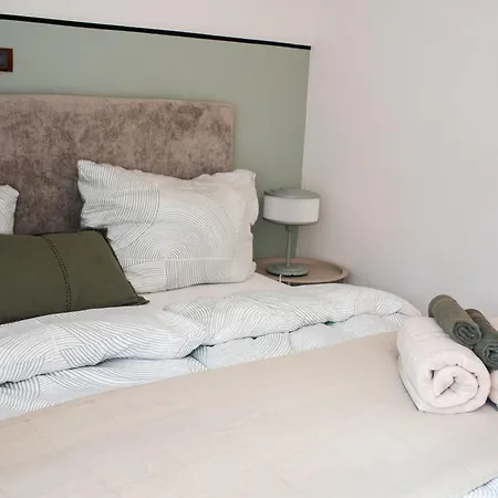Apartment Velky Rodinny S Terasou Na Namesti V Treboni *