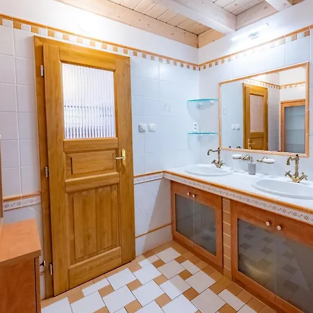 Appartamento Velky Rodinny S Terasou Na Namesti V Treboni *